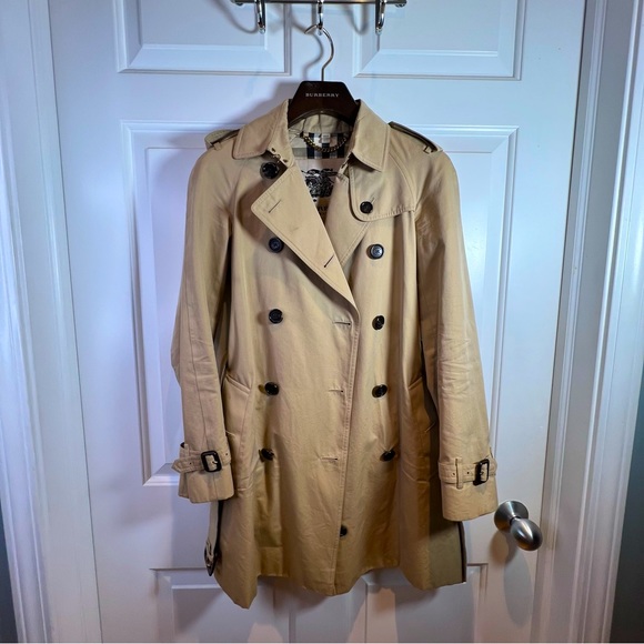 Burberry Westminister Trench - Picture 2 of 9